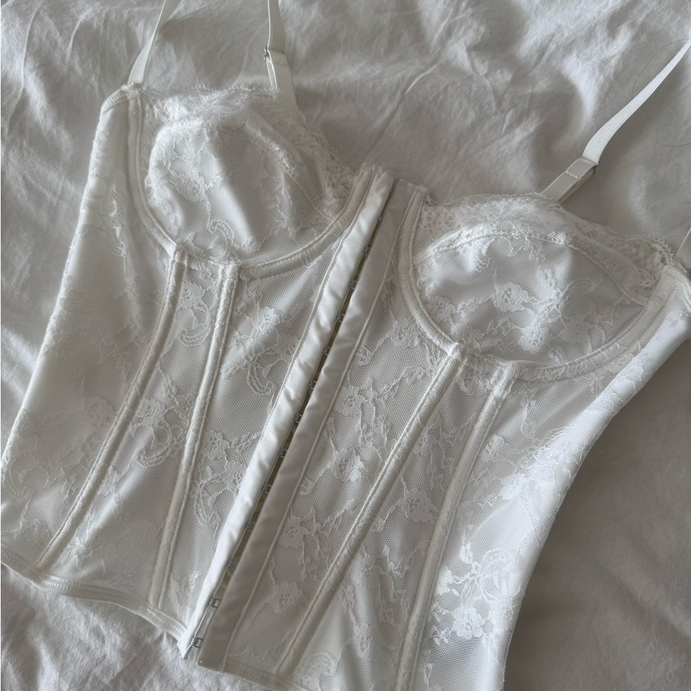 White Lace Corset with clip front and elastic stretch back xs to small